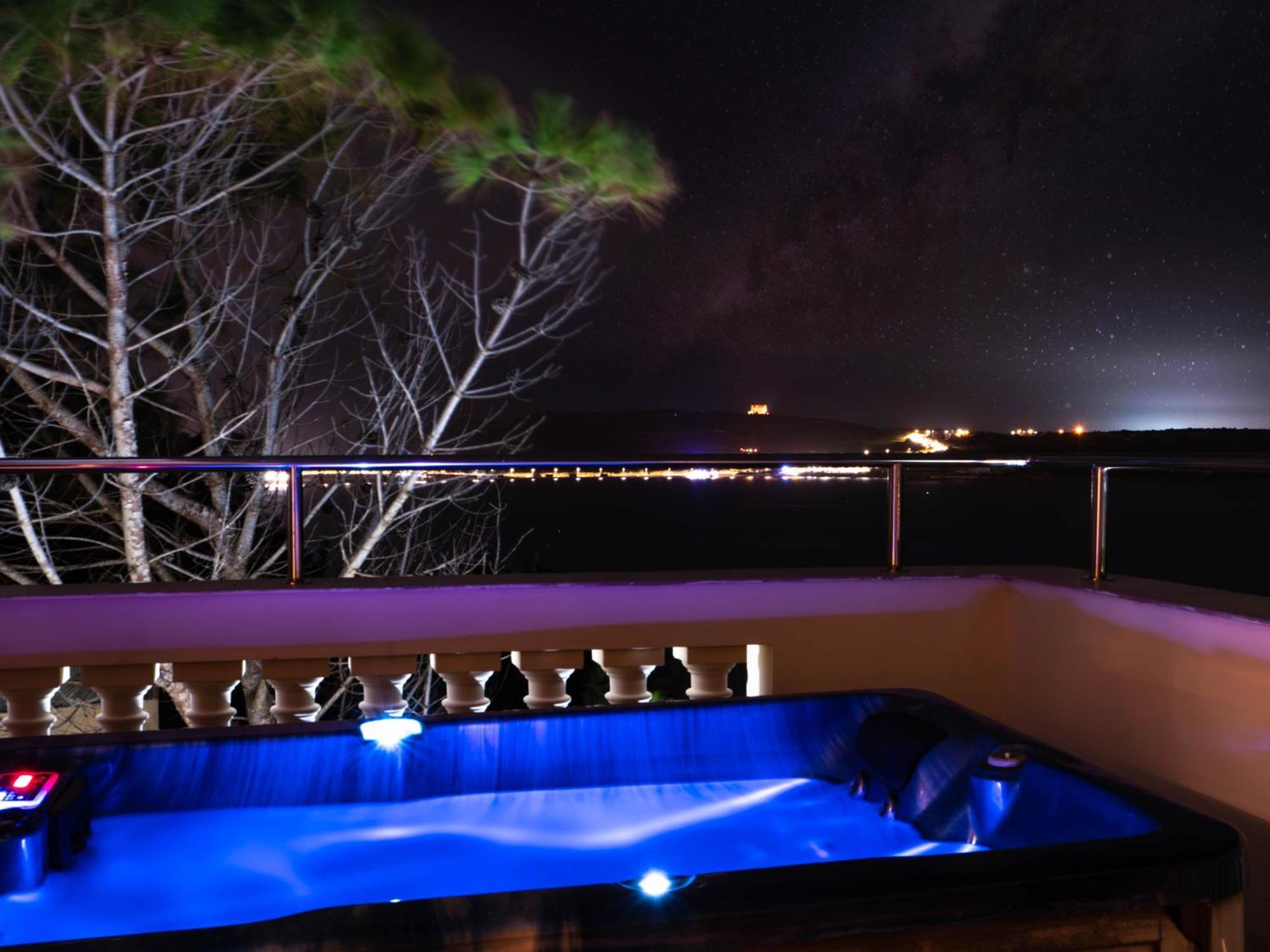 Villa Palma - Sunset Sea Views With Pool, Jacuzzi, Sauna And Games Room Mellieħa Eksteriør billede