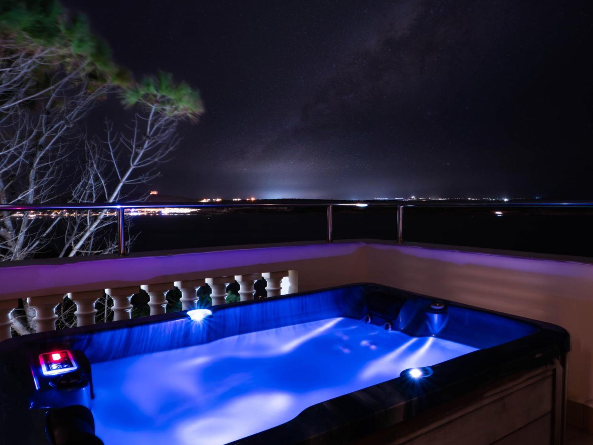 Villa Palma - Sunset Sea Views With Pool, Jacuzzi, Sauna And Games Room Mellieħa Eksteriør billede